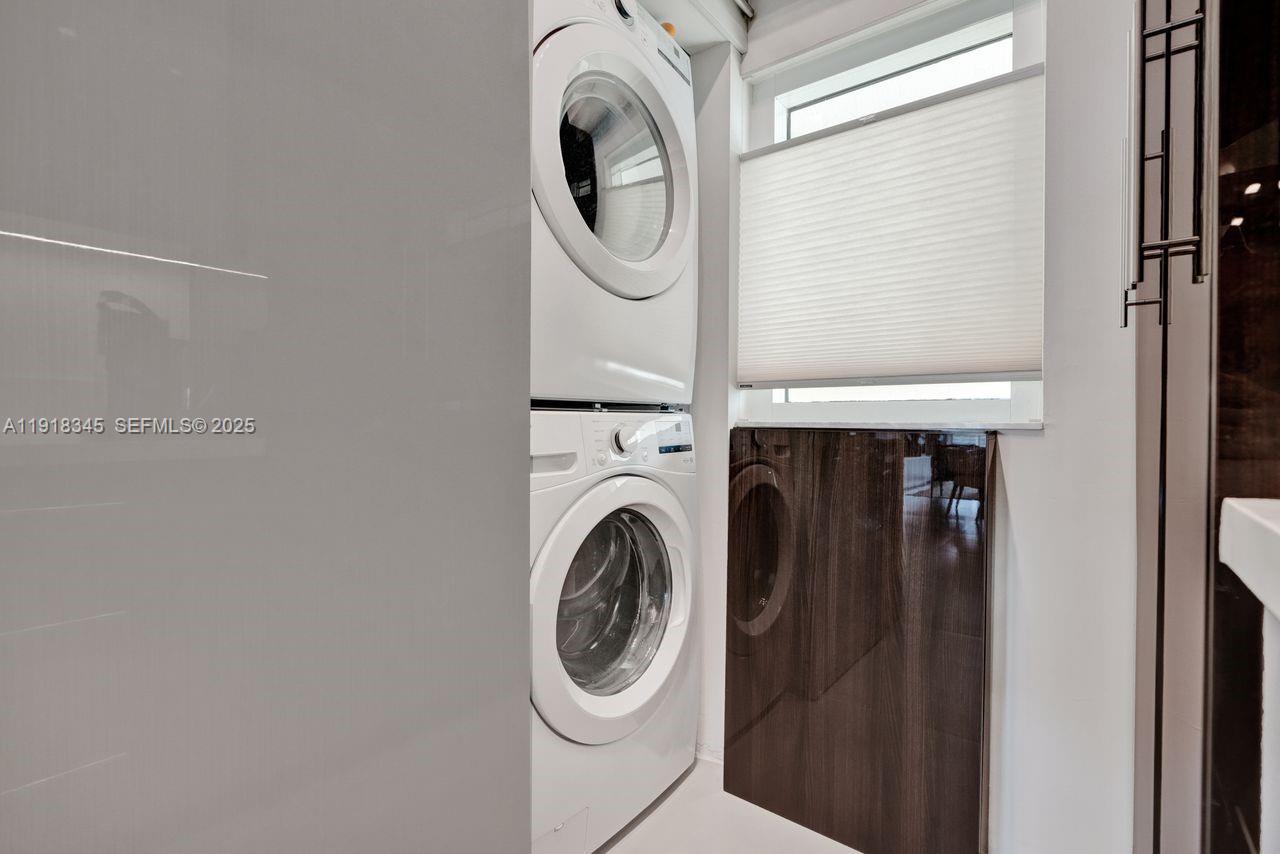 MARINA BAY CLUB CONDO HOT - Residential