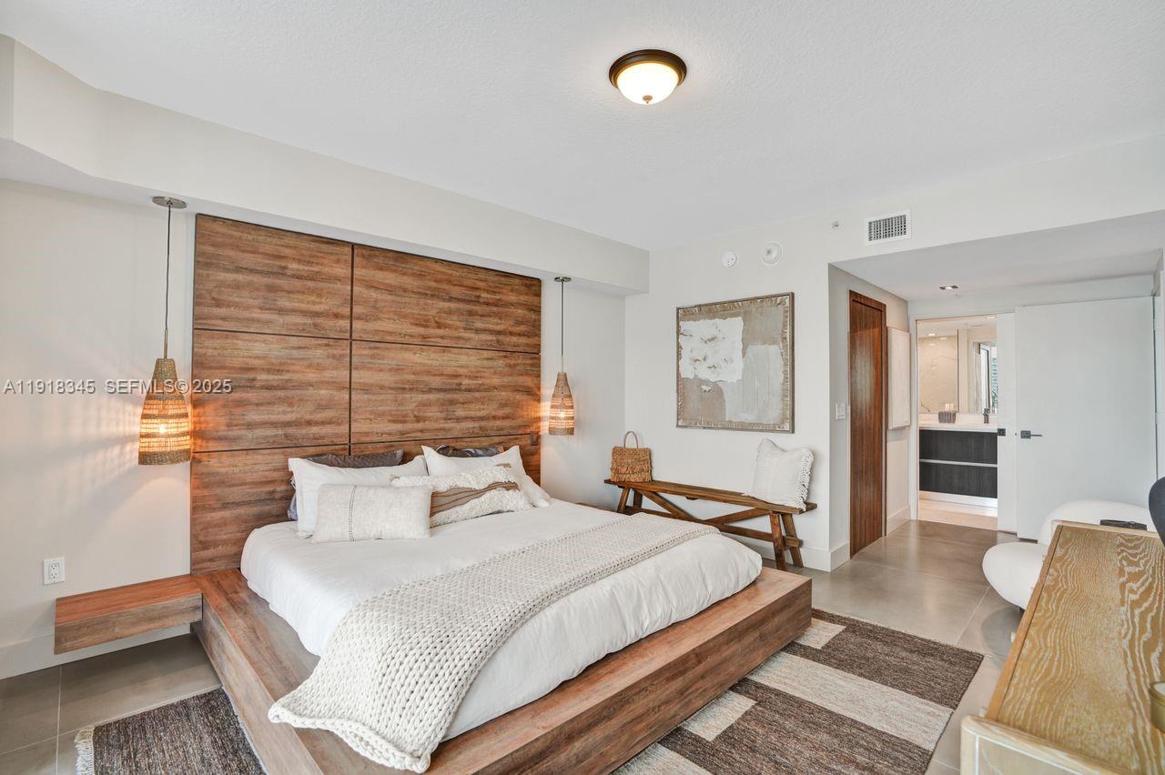 MARINA BAY CLUB CONDO HOT - Residential