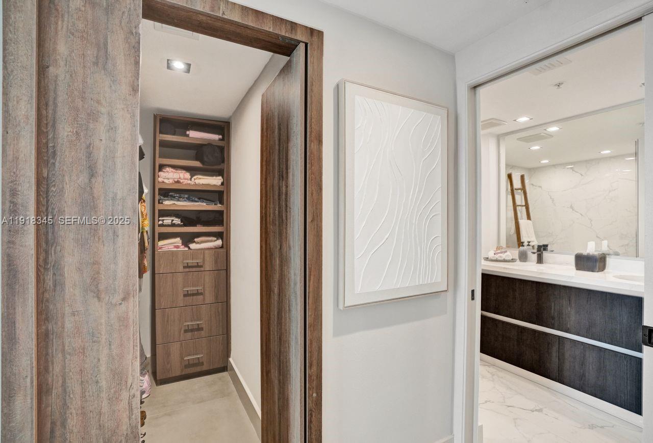 MARINA BAY CLUB CONDO HOT - Residential