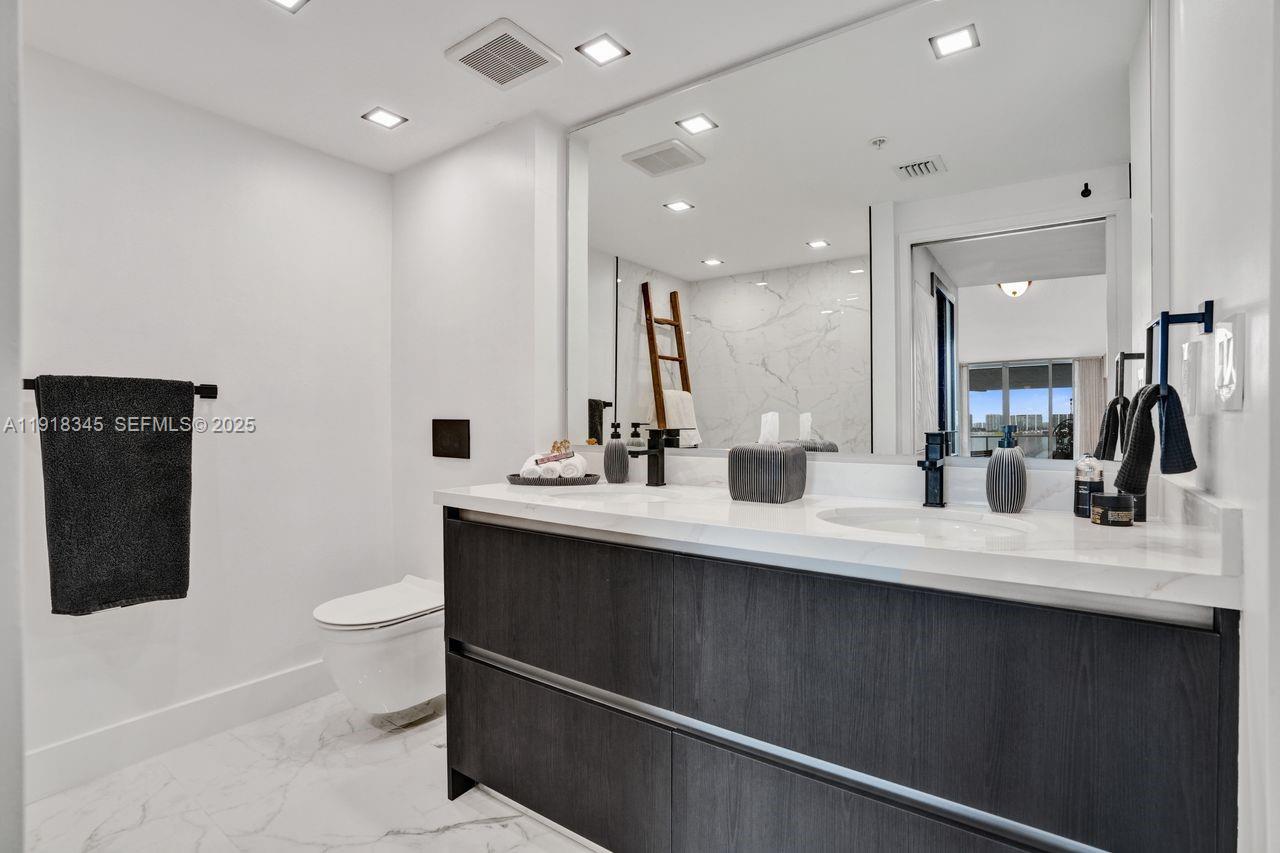 MARINA BAY CLUB CONDO HOT - Residential