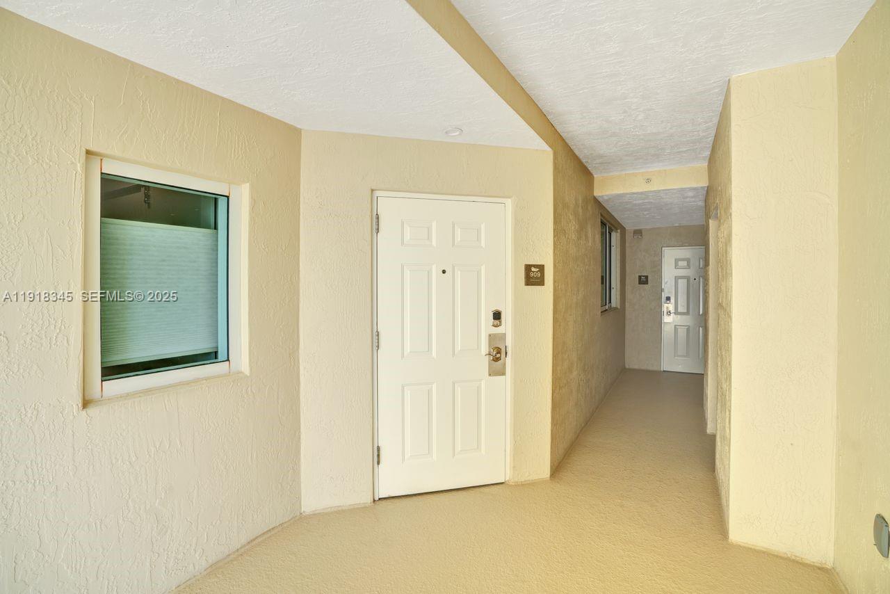 MARINA BAY CLUB CONDO HOT - Residential