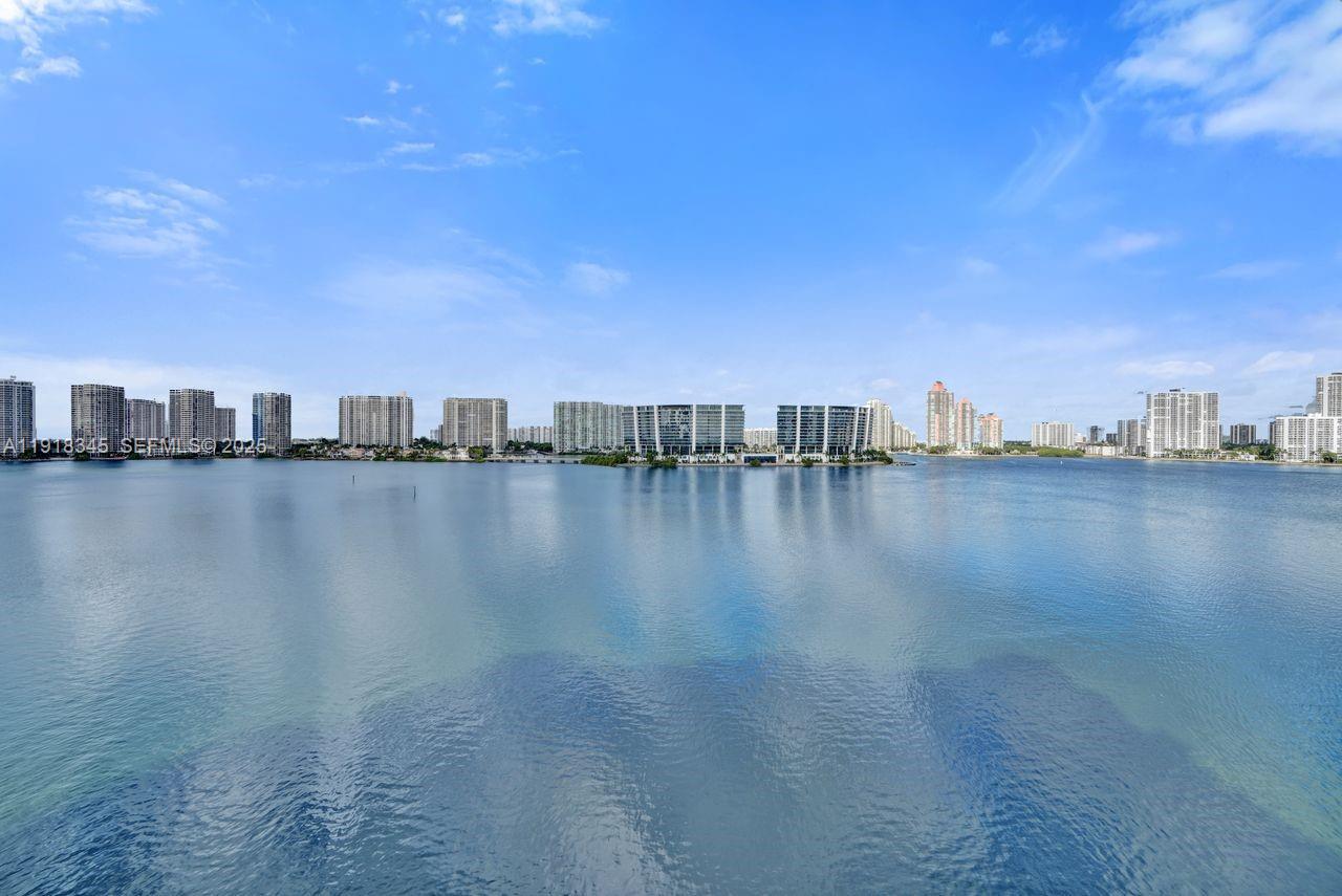 MARINA BAY CLUB CONDO HOT - Residential