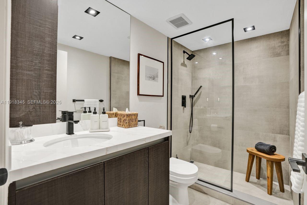 MARINA BAY CLUB CONDO HOT - Residential