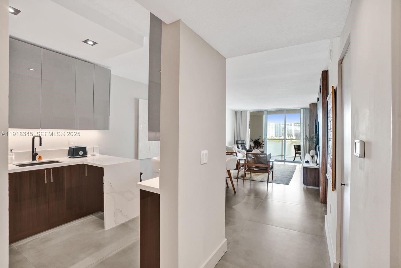 MARINA BAY CLUB CONDO HOT - Residential