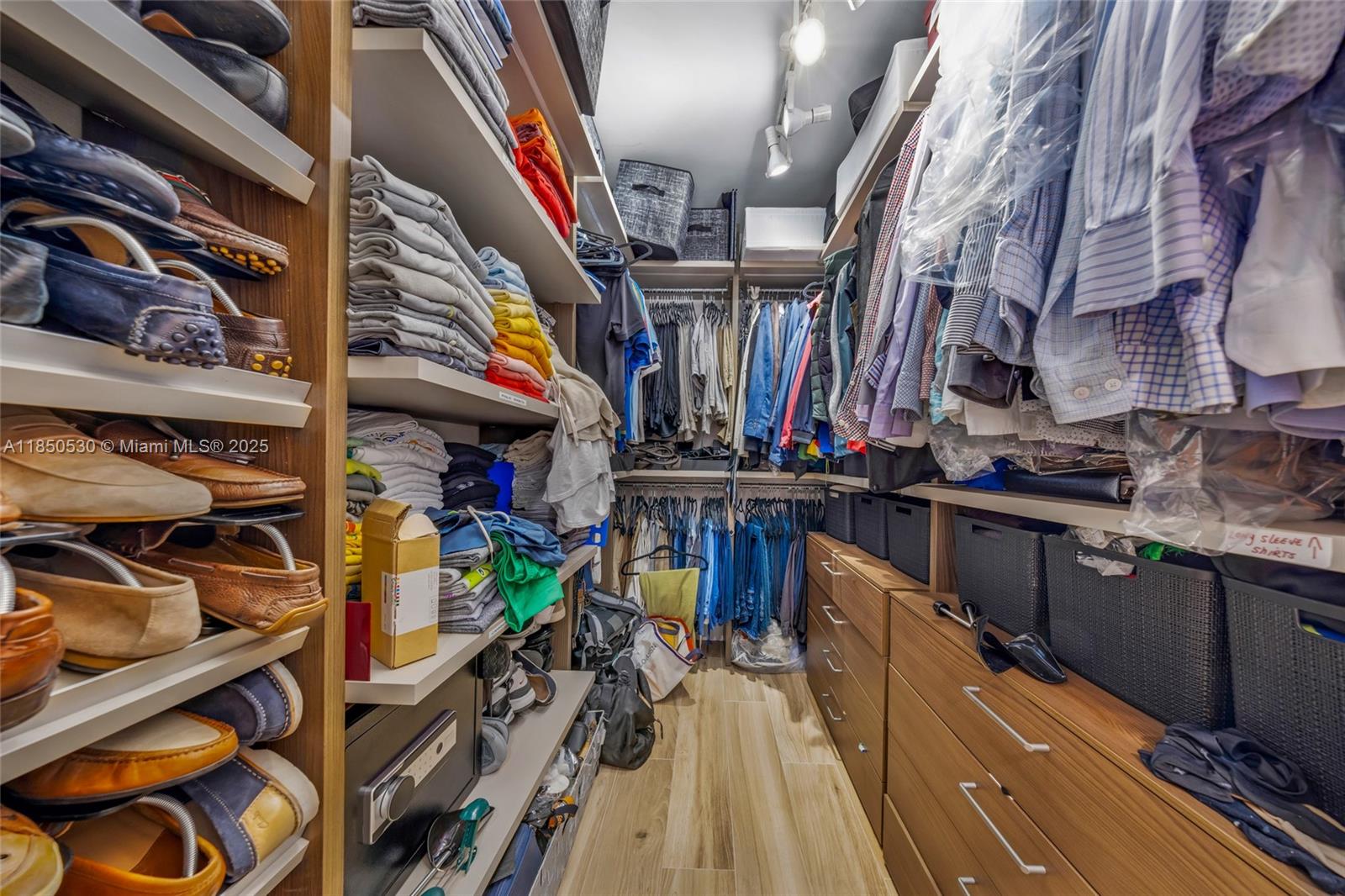 VILLA REGINA CONDO - Residential