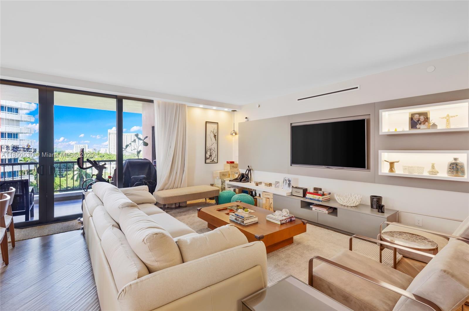 VILLA REGINA CONDO - Residential