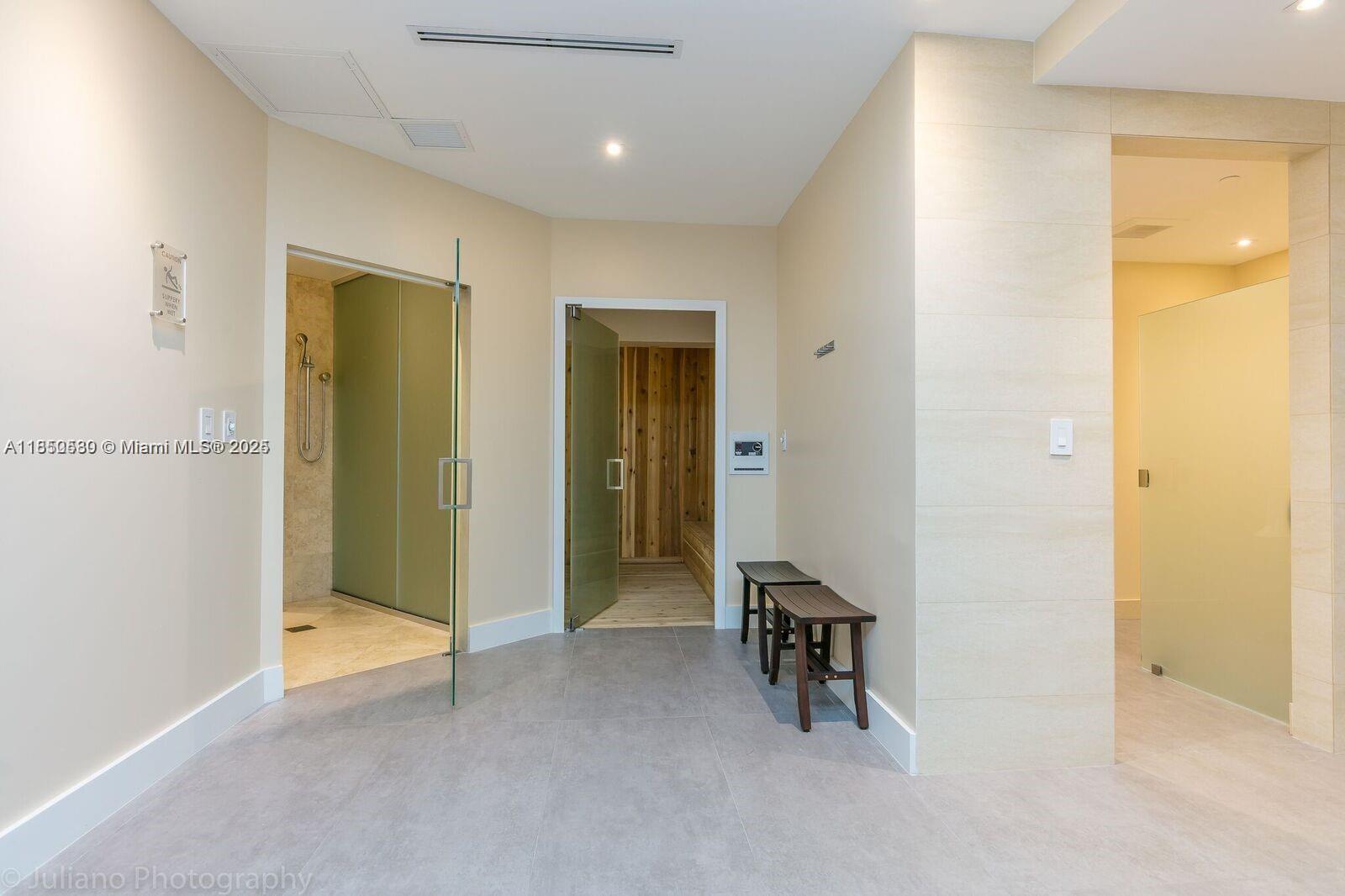 VILLA REGINA CONDO - Residential