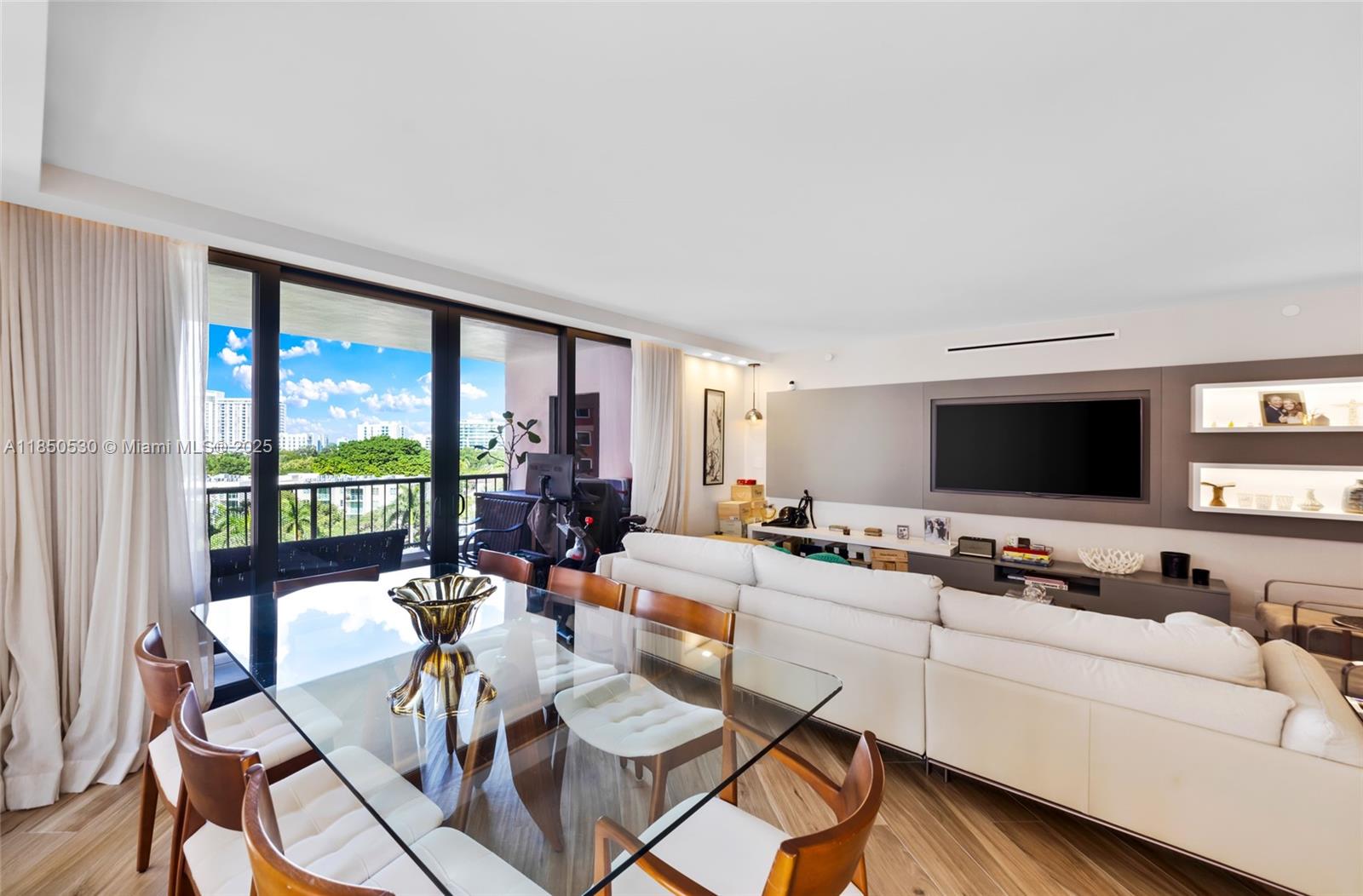 VILLA REGINA CONDO - Residential