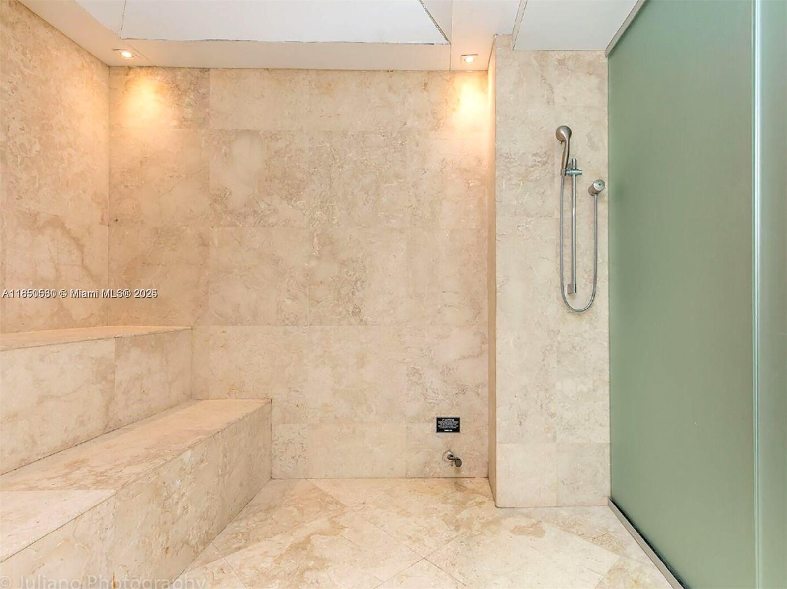 VILLA REGINA CONDO - Residential