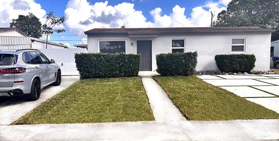 Photo of 721 N 68th Ter, Hollywood, FL 33024 (MLS # A12042817)