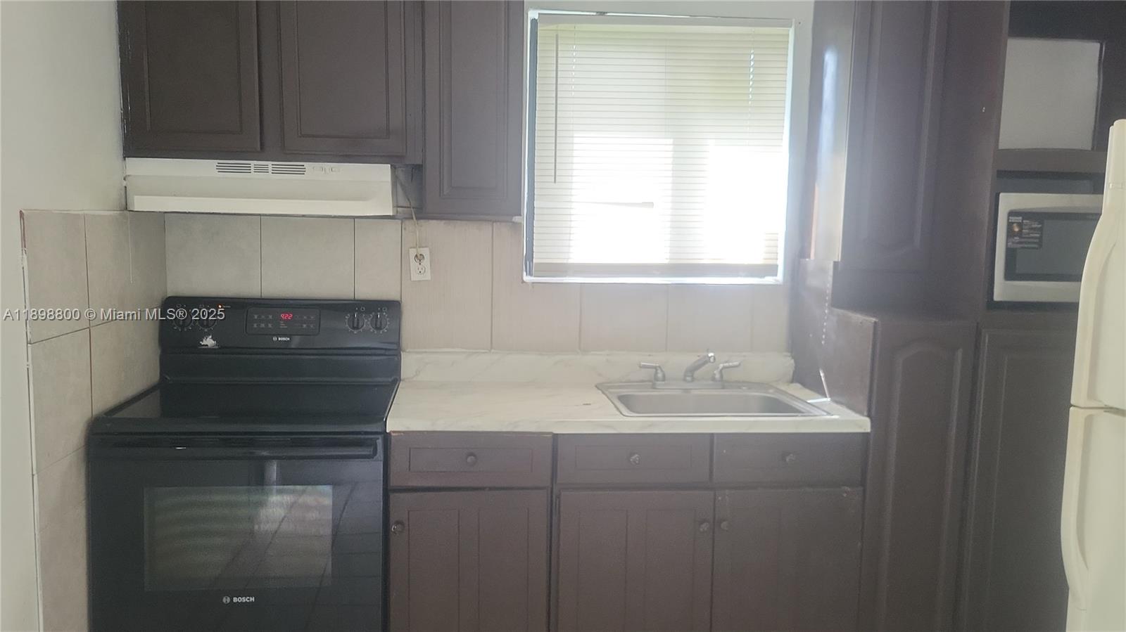 SUNNYLAND PARK NO 2 - Residential Lease