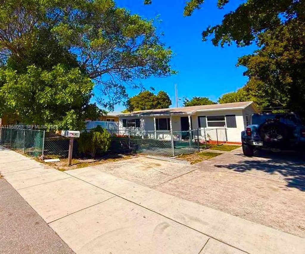 Photo of 341 NE 25th Ct #341, Pompano Beach, FL 33064 (MLS # A11958053)