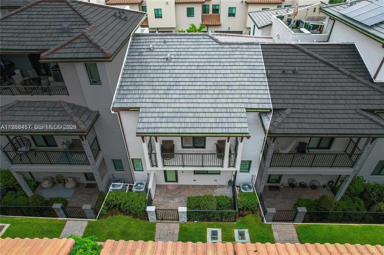 DOWNTOWN DORAL SOUTH PHAS - Residential Lease