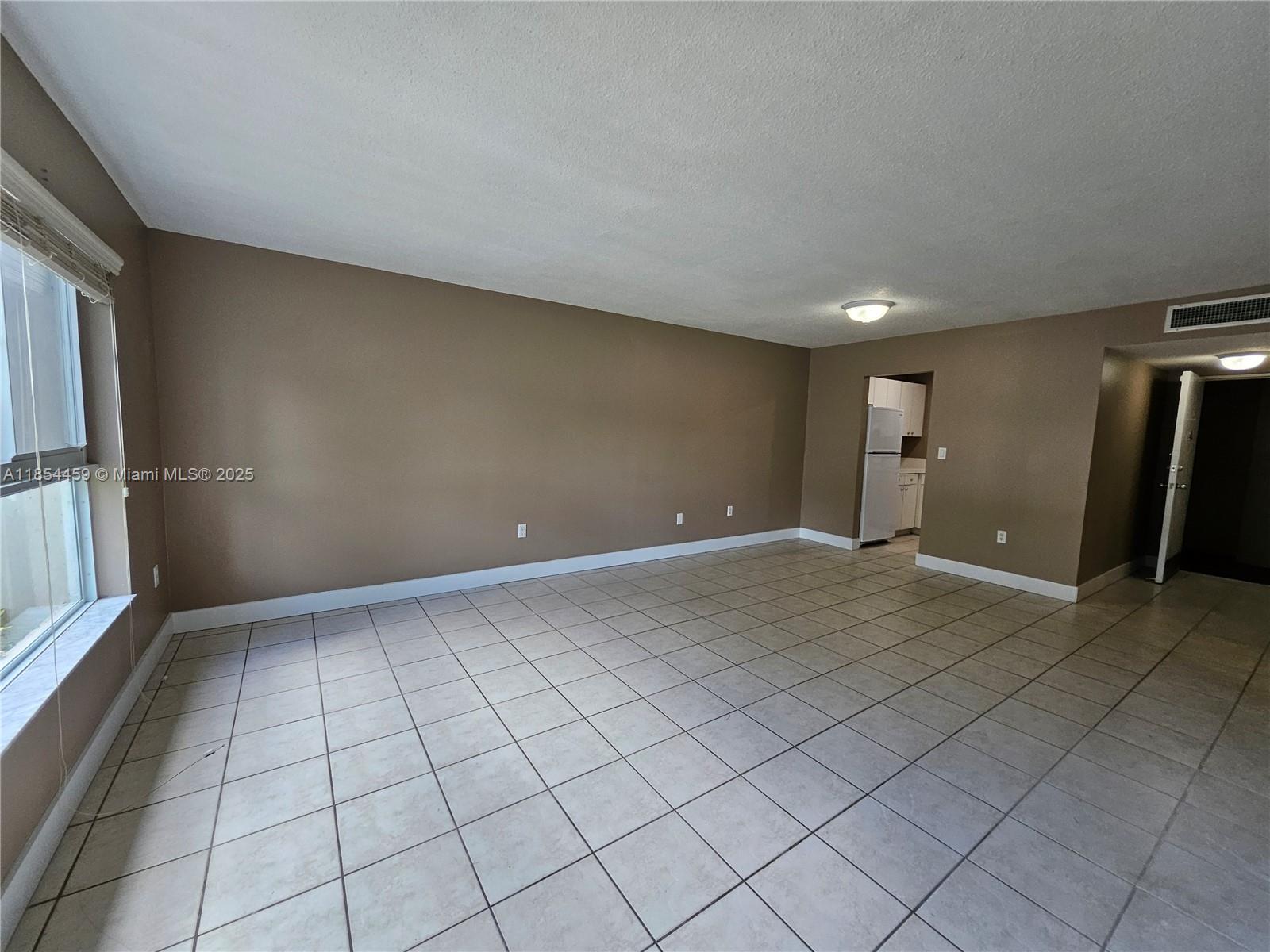 VILLAS OF MIAMI LAKES CON - Residential Lease