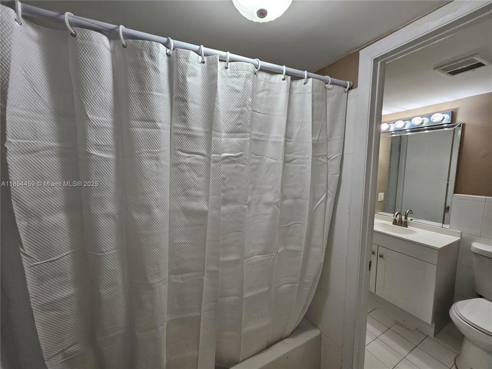 VILLAS OF MIAMI LAKES CON - Residential Lease