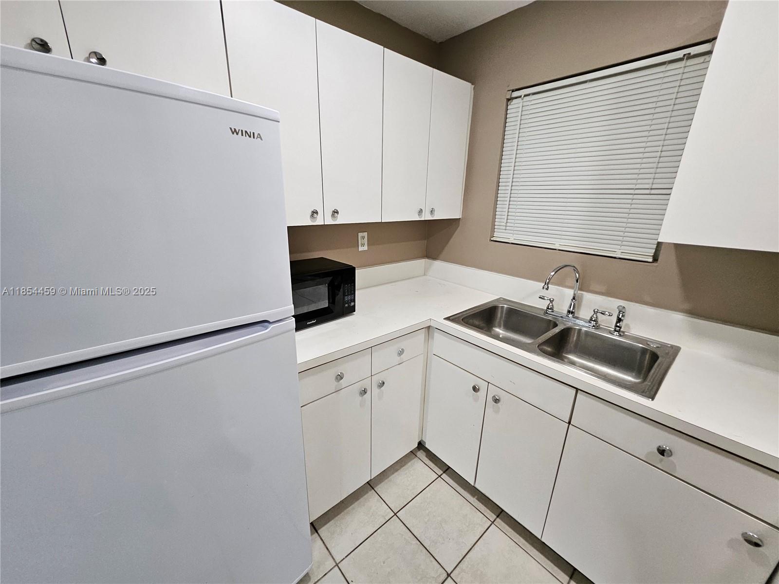 VILLAS OF MIAMI LAKES CON - Residential Lease