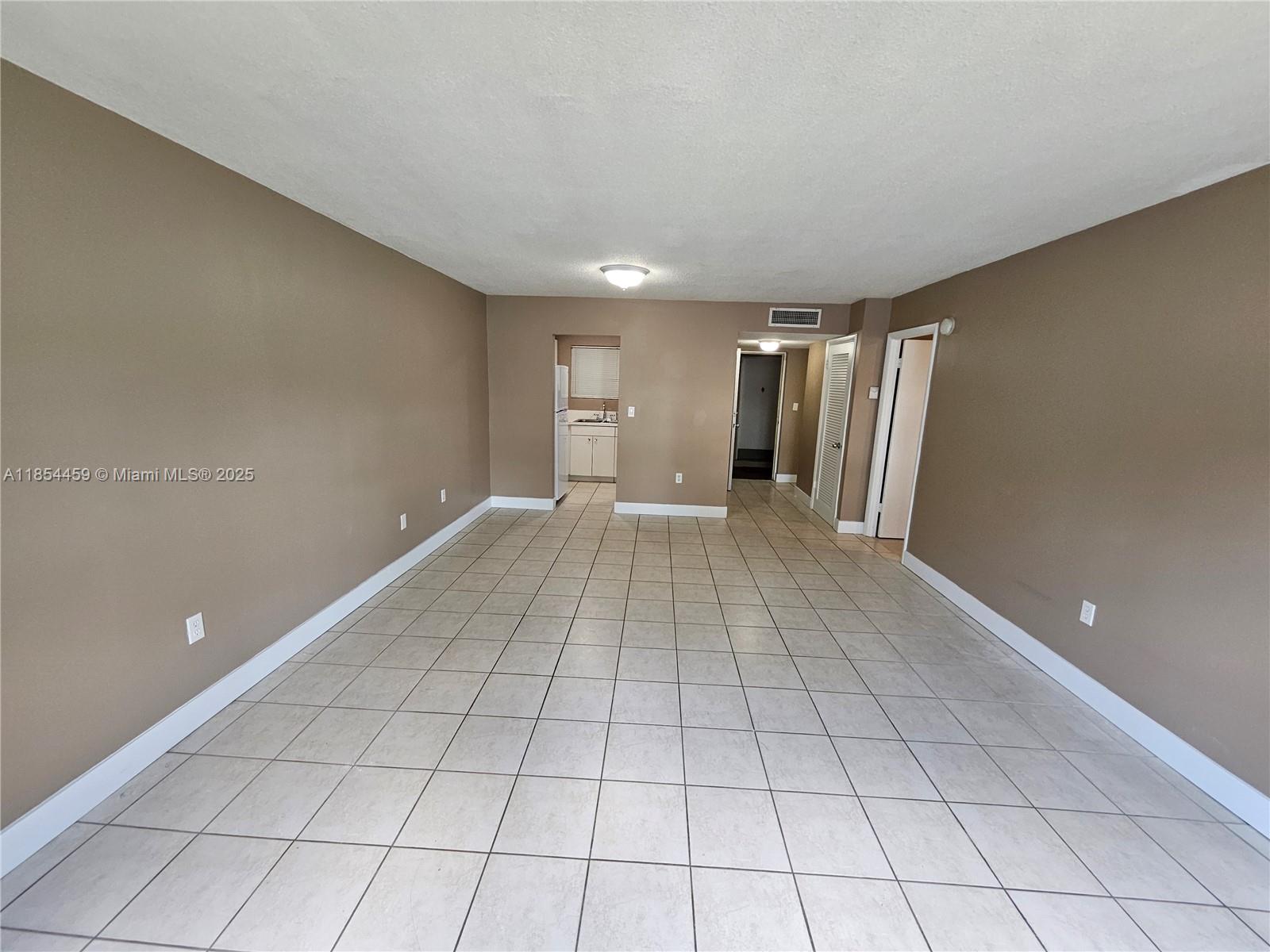 VILLAS OF MIAMI LAKES CON - Residential Lease