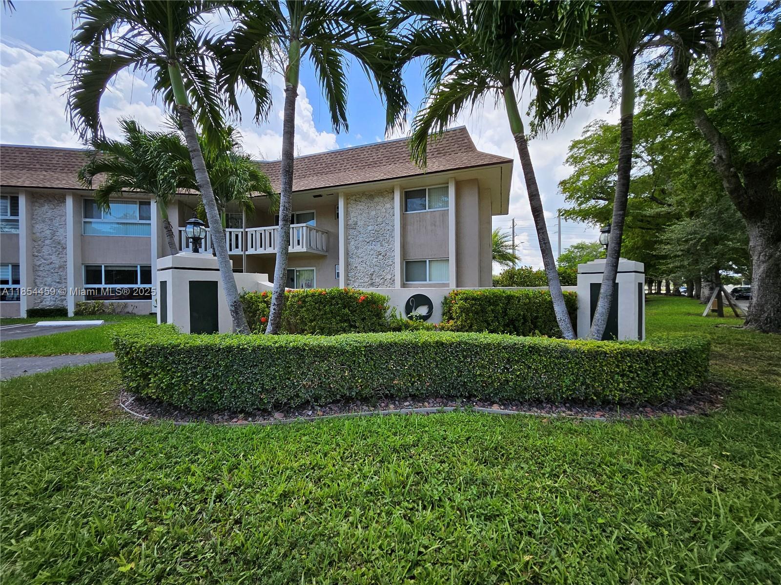 Beautiful 1BR/1BA Condo in the Heart of Miami Lakes!
First-floor unit featuring 720 sq ft of living space with in-unit washer/dryer, walk-in closet, and open layout. Located on a golf course and just minutes from Main Street, dining, shopping, and the Palmetto Expressway.
Enjoy access to community amenities including pool, fitness center, tennis & pickleball courts, and playground. Highly walkable area with excellent nearby schools.
$2,100/month. Move-in cost is 3x the monthly rent.