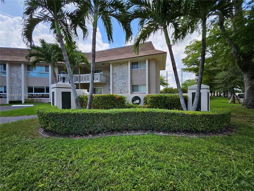 Beautiful 1BR/1BA Condo in the Heart of Miami Lakes!
First-floor unit featuring 720 sq ft of living space with in-unit washer/dryer, walk-in closet, and open layout. Located on a golf course and just minutes from Main Street, dining, shopping, and the Palmetto Expressway.

Enjoy access to community amenities including pool, fitness center, tennis & pickleball courts, and playground. Highly walkable area with excellent nearby schools.

$2,100/month. Move-in cost is 3x the monthly rent.