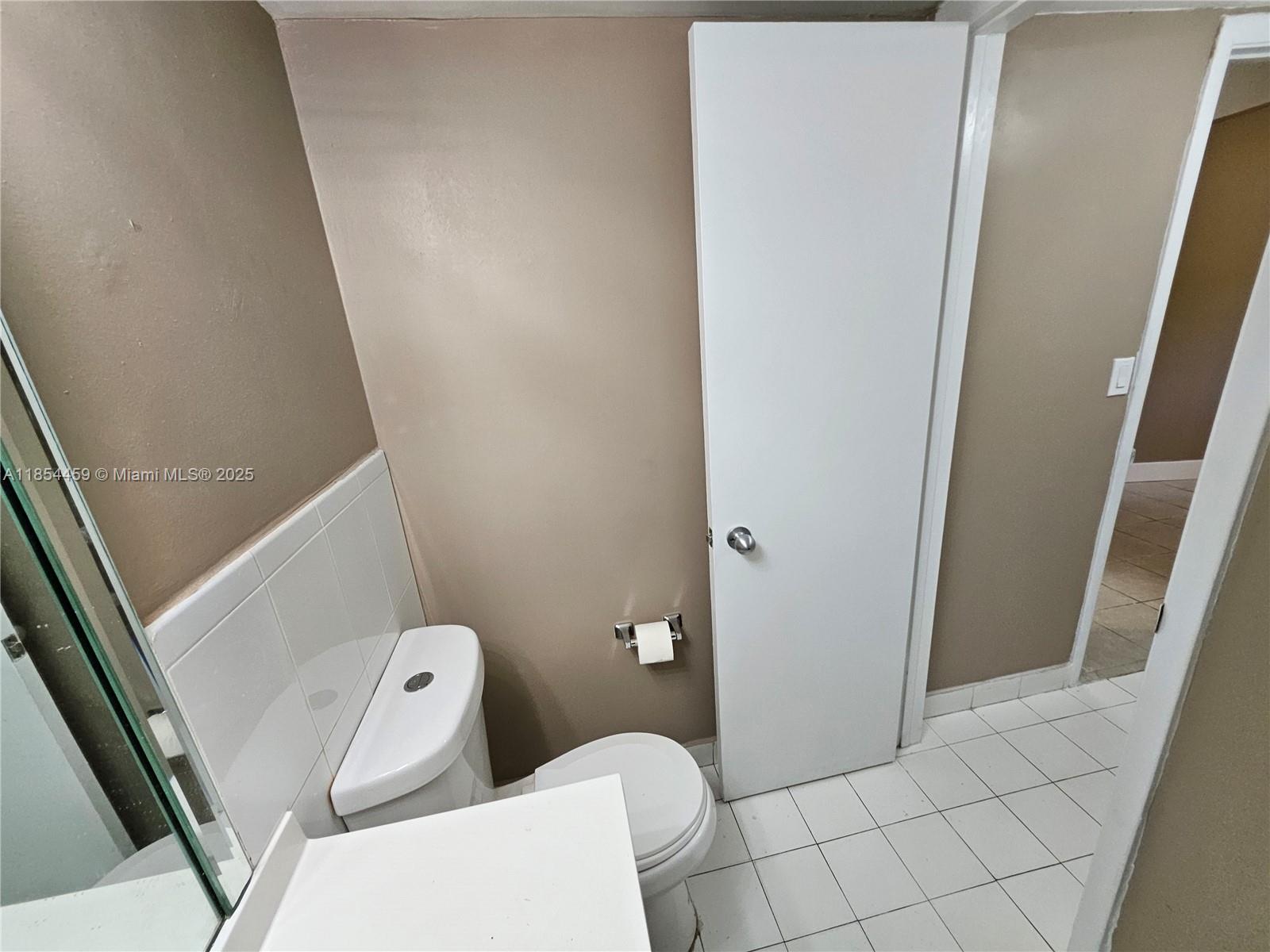 VILLAS OF MIAMI LAKES CON - Residential Lease