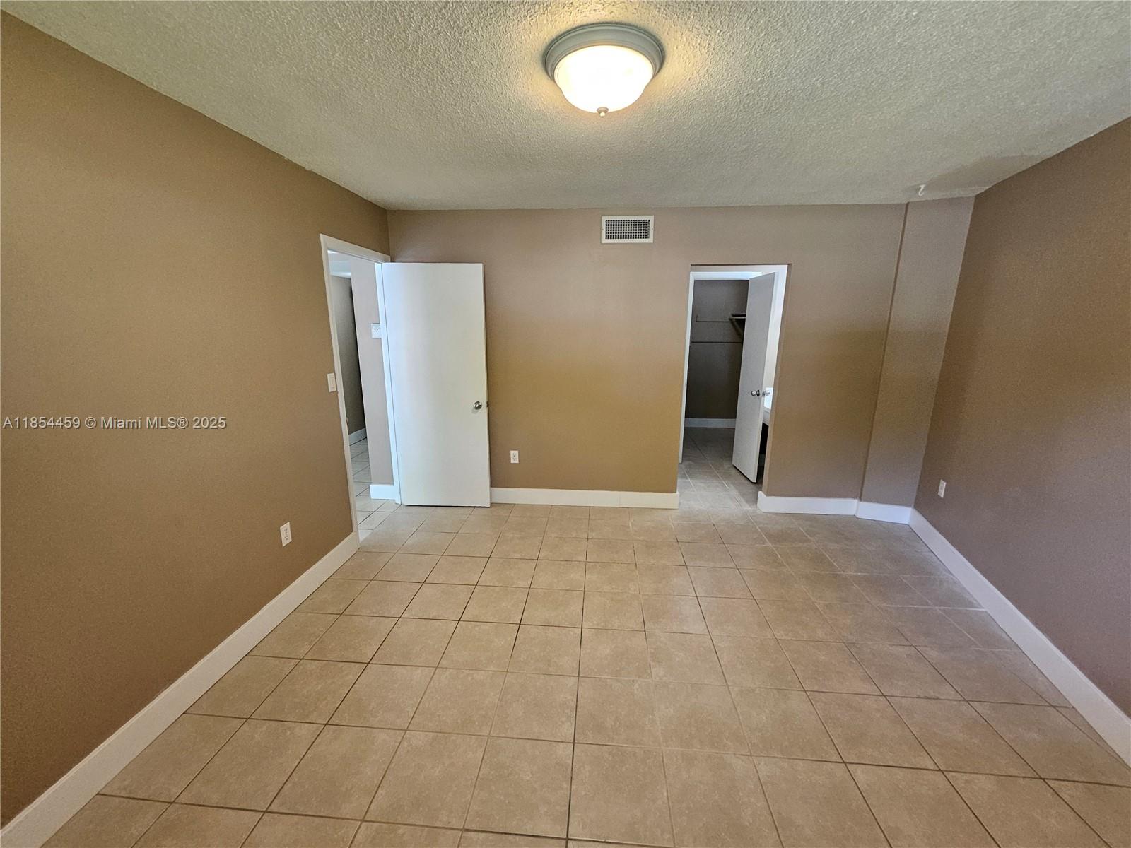 VILLAS OF MIAMI LAKES CON - Residential Lease
