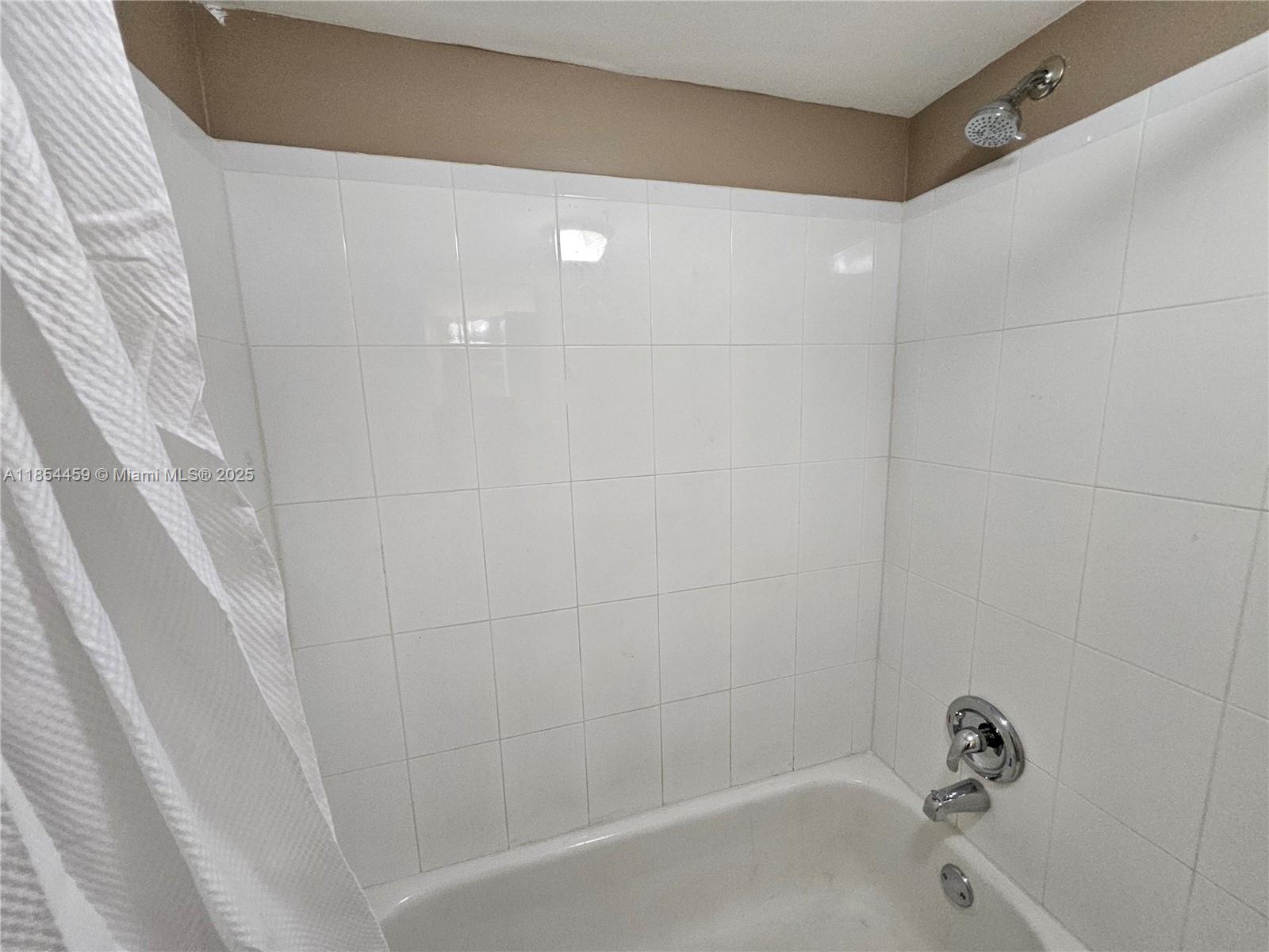 VILLAS OF MIAMI LAKES CON - Residential Lease