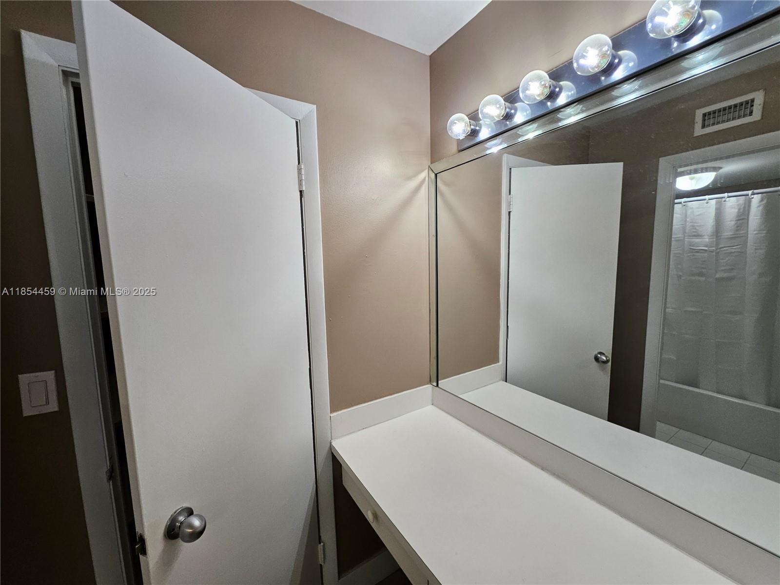 VILLAS OF MIAMI LAKES CON - Residential Lease