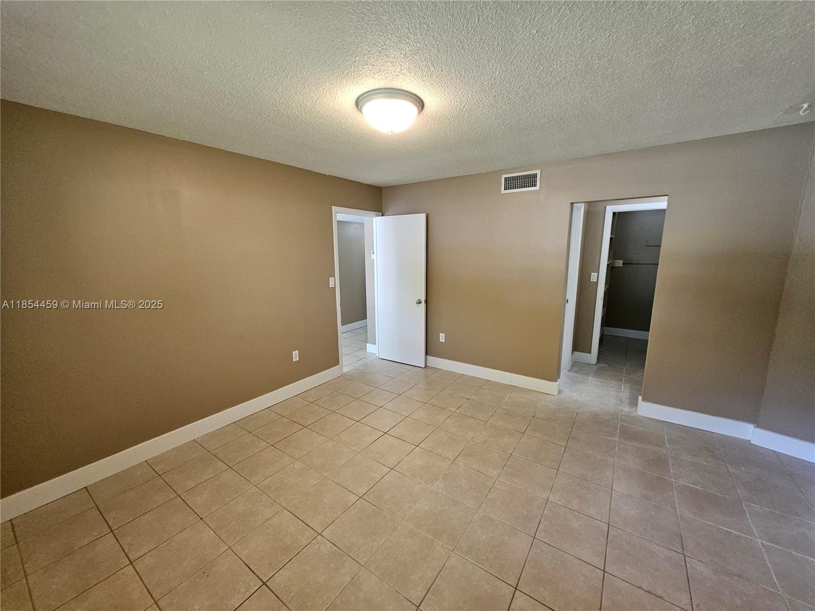 VILLAS OF MIAMI LAKES CON - Residential Lease