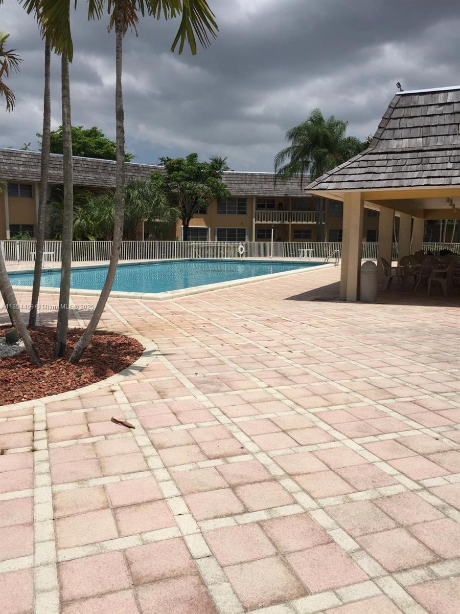 VILLAS OF MIAMI LAKES CON - Residential Lease