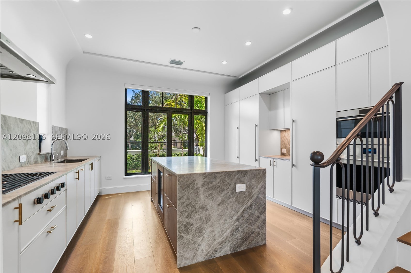 555 Santander Avenue V4