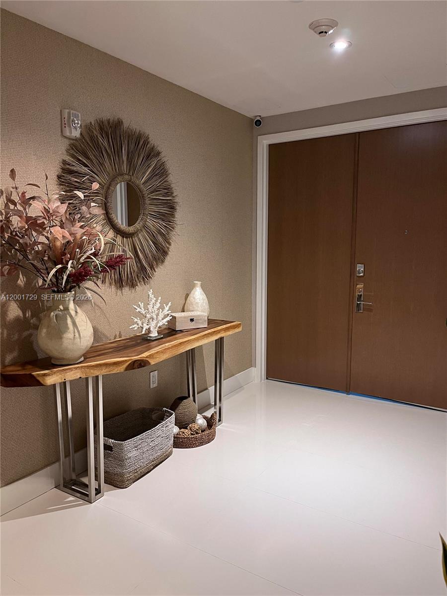 10201 Collins Ave 301