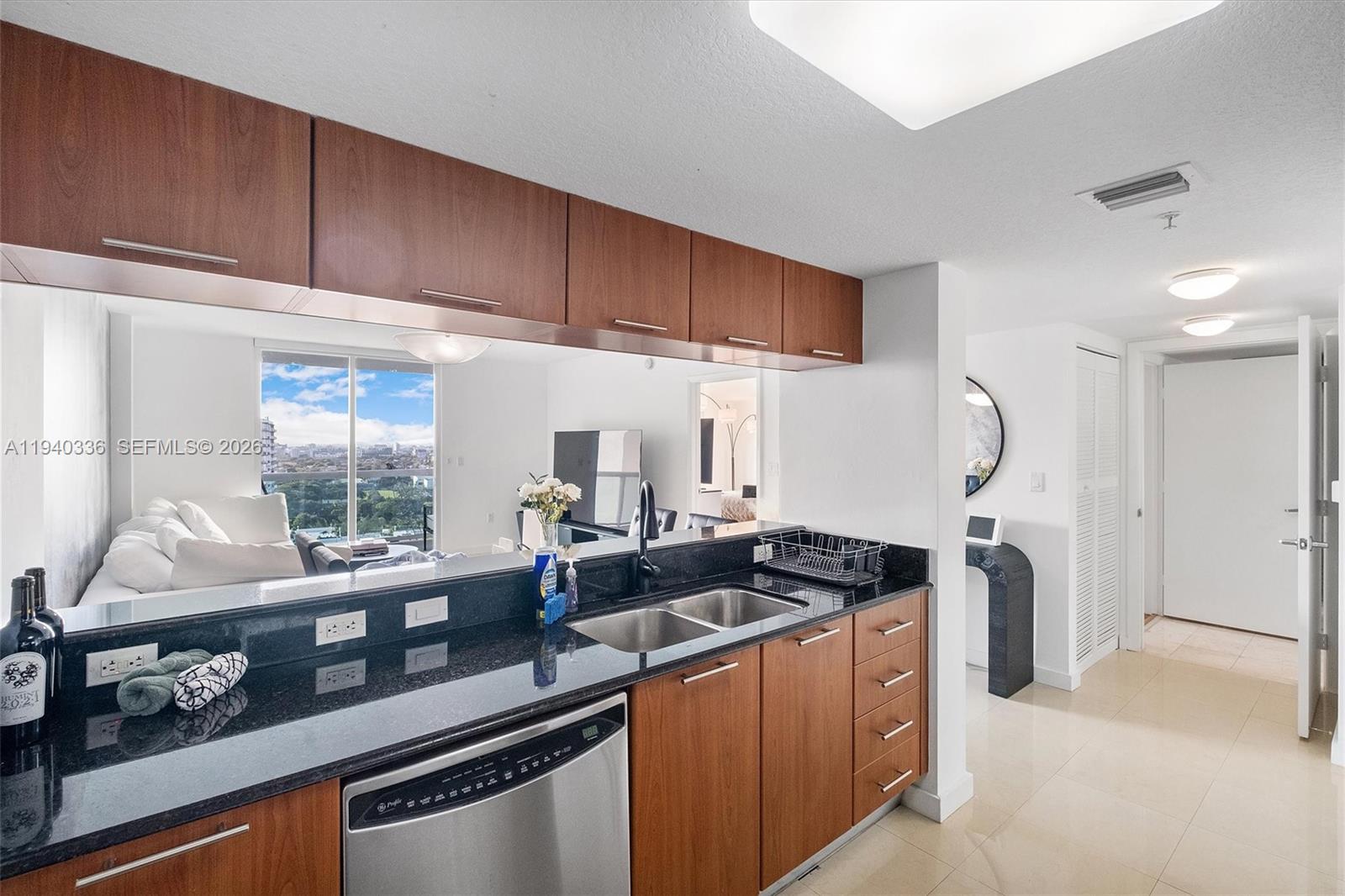 1800 N Bayshore Dr 2006