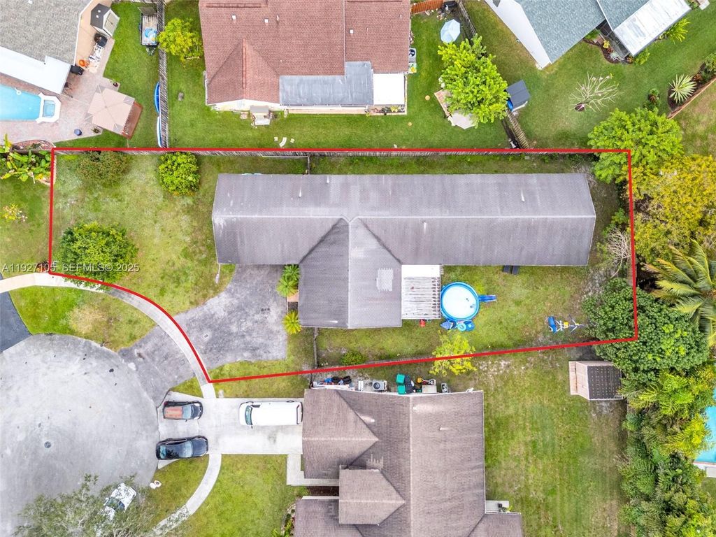 Photo of 10380 SW 49th Pl, Cooper City, FL 33328 (MLS # A11927105)