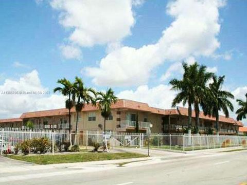 Condominium in Miami Gardens FL 271 177th St St.jpg