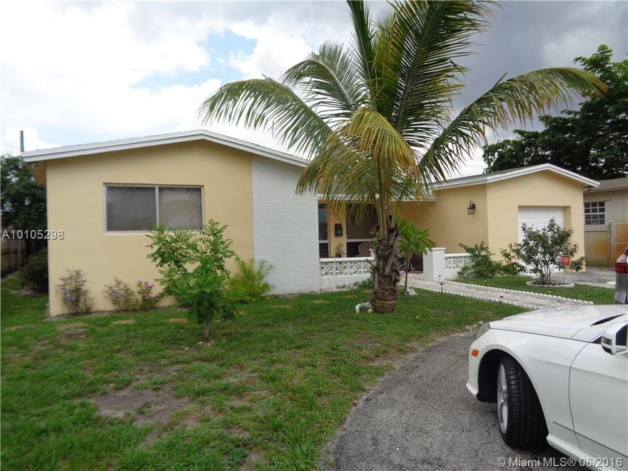 BEAUTIFULLY RENOVATED 3/2 HOME IN A QUIET NEIGHBORHOOD, HOUSE HAS BEEN TASTEFULLY REMODELED AND IS IN EXCELLENT CONDITION ALL AROUND