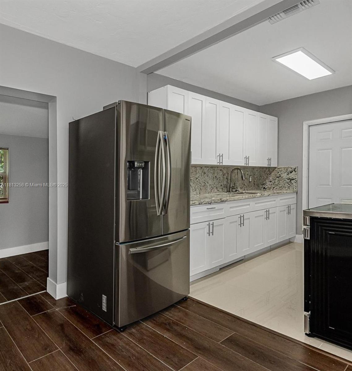 Beautifuly updated home in the city of Miami. 4 bedrooms 3 bathrooms. Make this home yours and have the possibility of having income.Cash Cow!