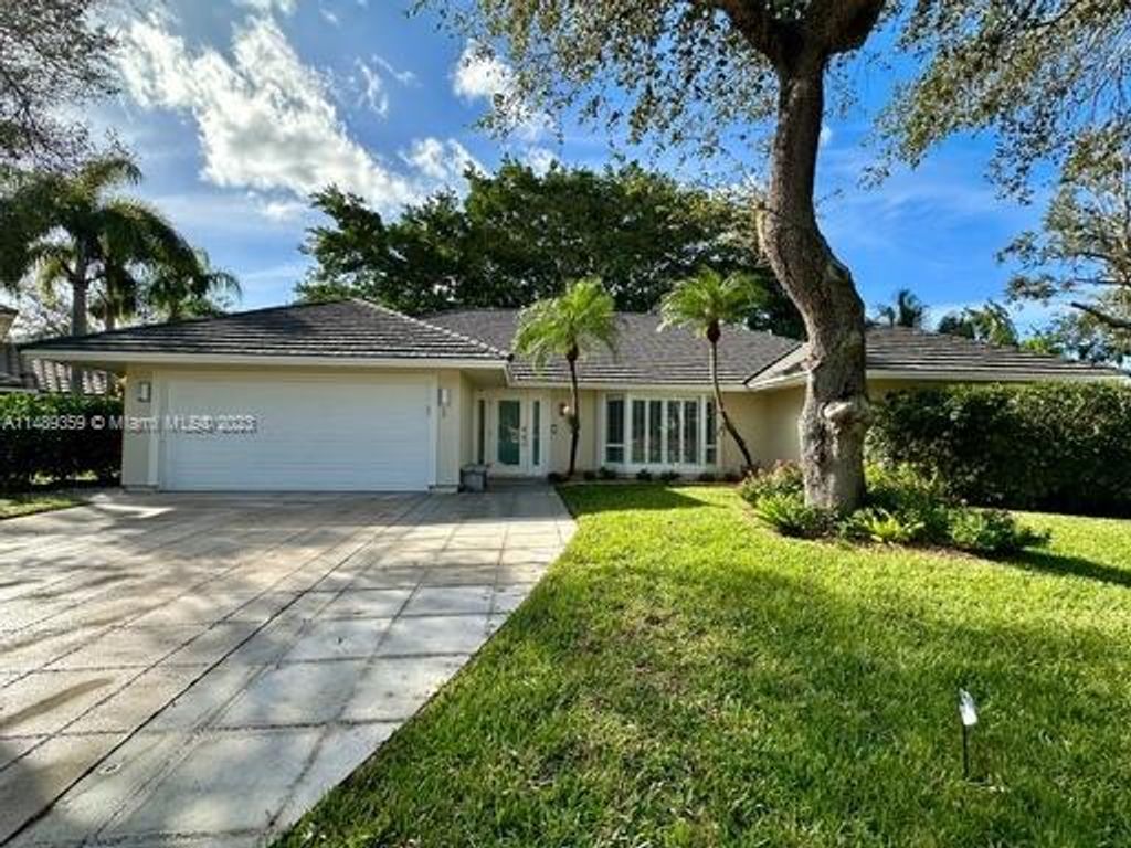 Photo of 6 Kintyre Rd, Palm Beach Gardens, FL 33418 (MLS # A11489359)
