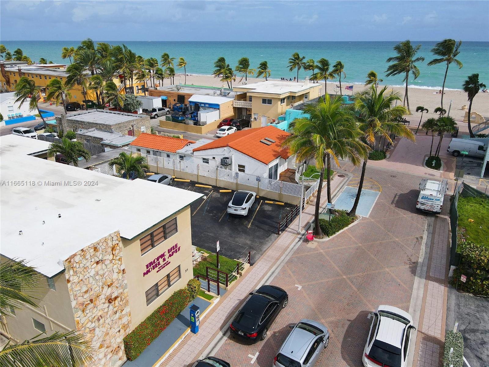 Location, location, location. Two story Hotel just steps from the famous Hollywood Boardwalk and the ocean.
Great income coming from Booking,Airbnb,Expedia and a lot of regular clientele.Hotel running as Tropic Isle hotel and apartment online .Excellent occupancy rate.Great client review
8 studio and 2 x 1 bedroom apartment with 2 bathroom.8 parking available.
Excellent position behing Mamacita and few block from Margarita ville.
Possible combo deal with 339 taylor st also for sale.
