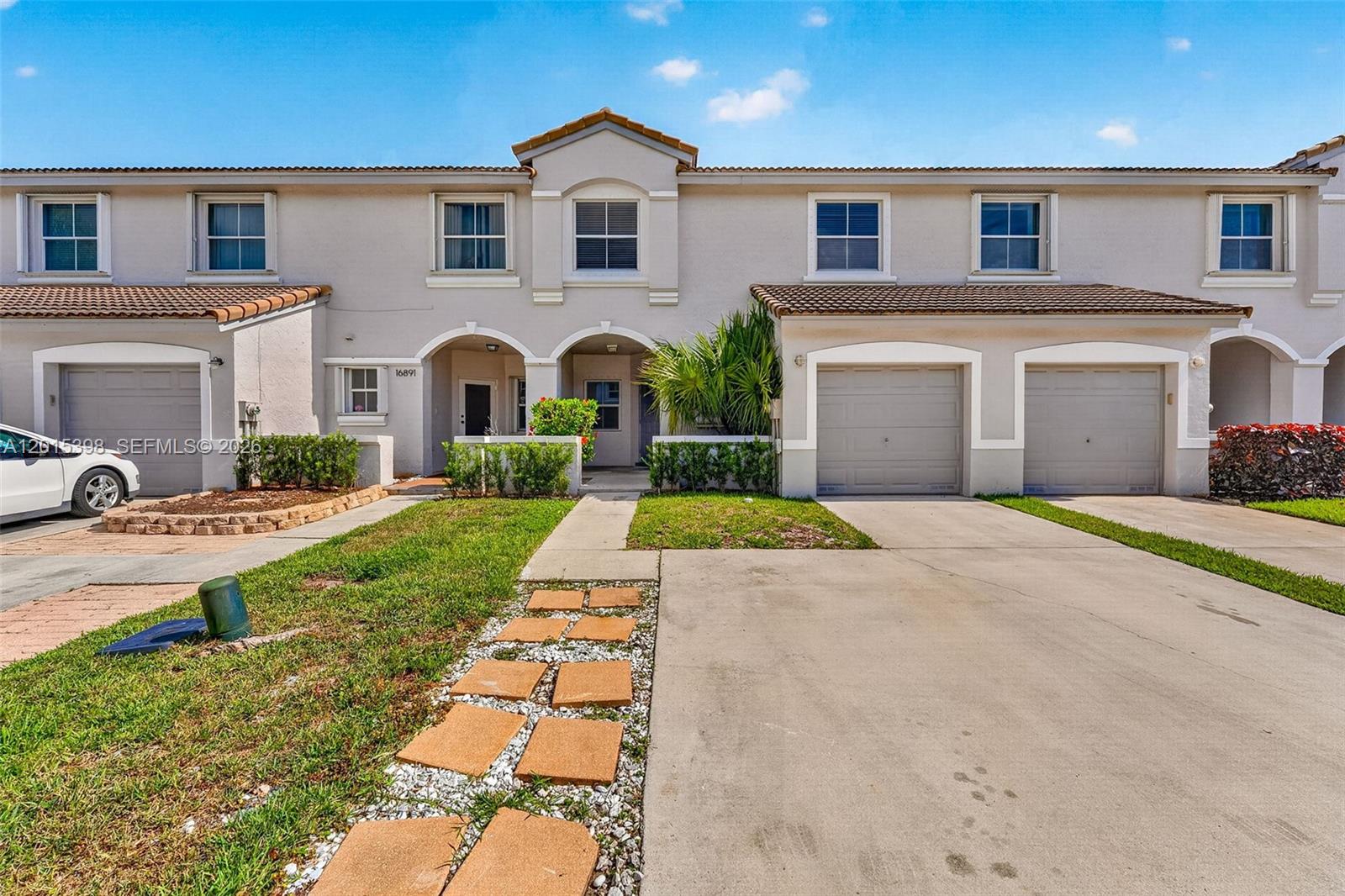 PEMBROKE SHORES - Residential Lease