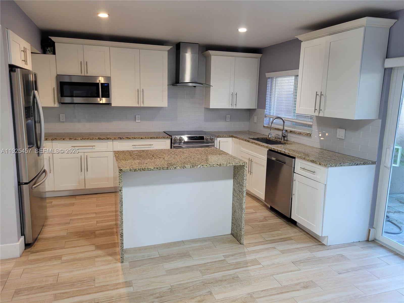 PEMBROKE LAKES SECTION SE - Residential Lease