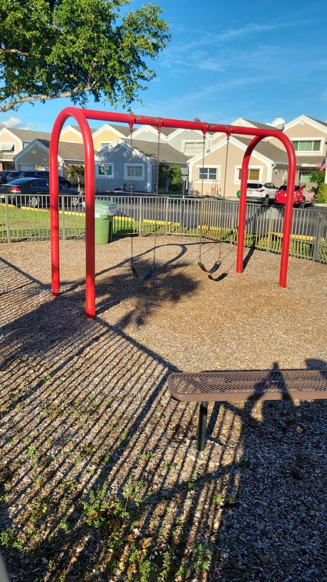 PEMBROKE LAKES SECTION SE - Residential Lease