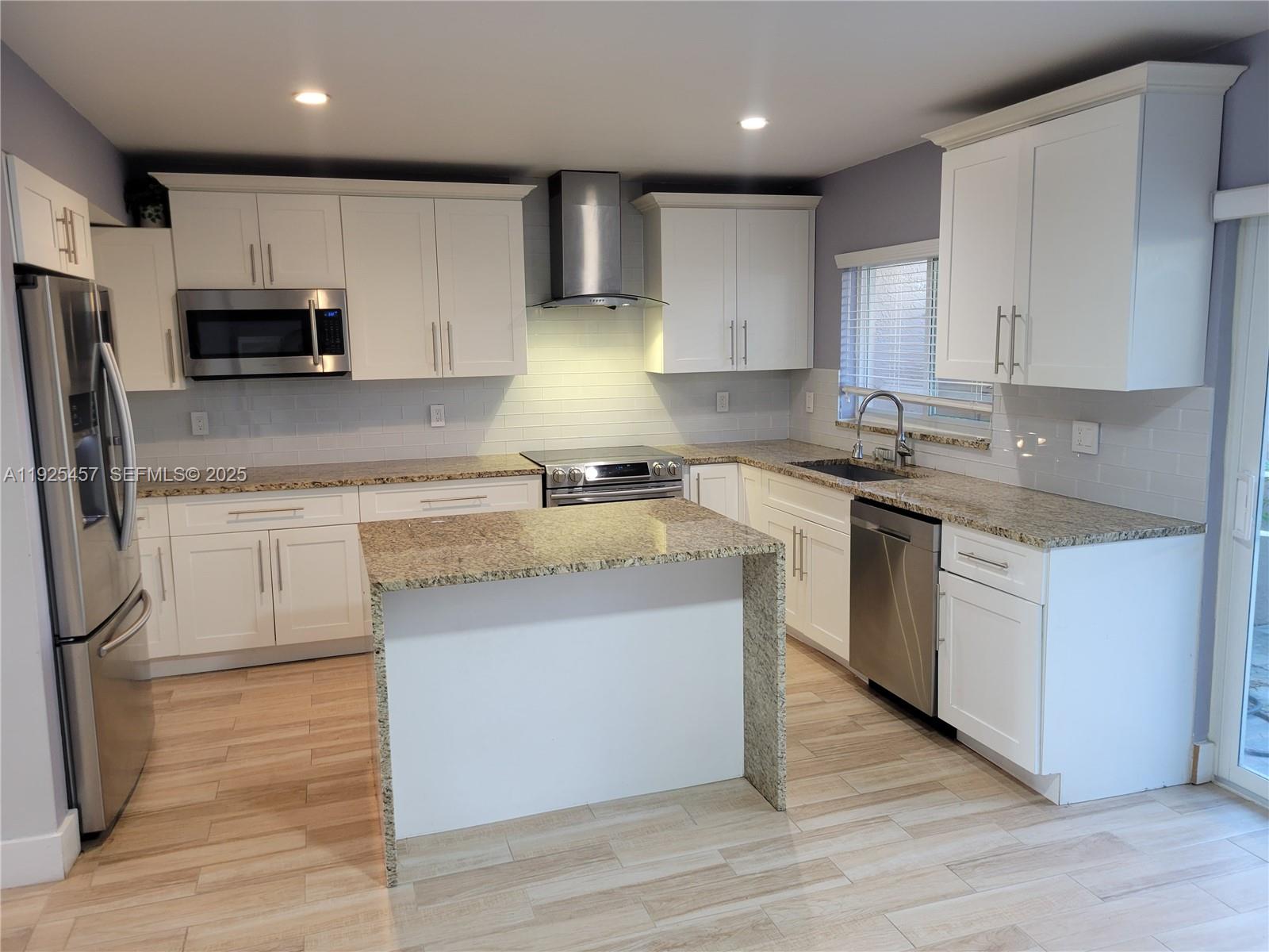 PEMBROKE LAKES SECTION SE - Residential Lease