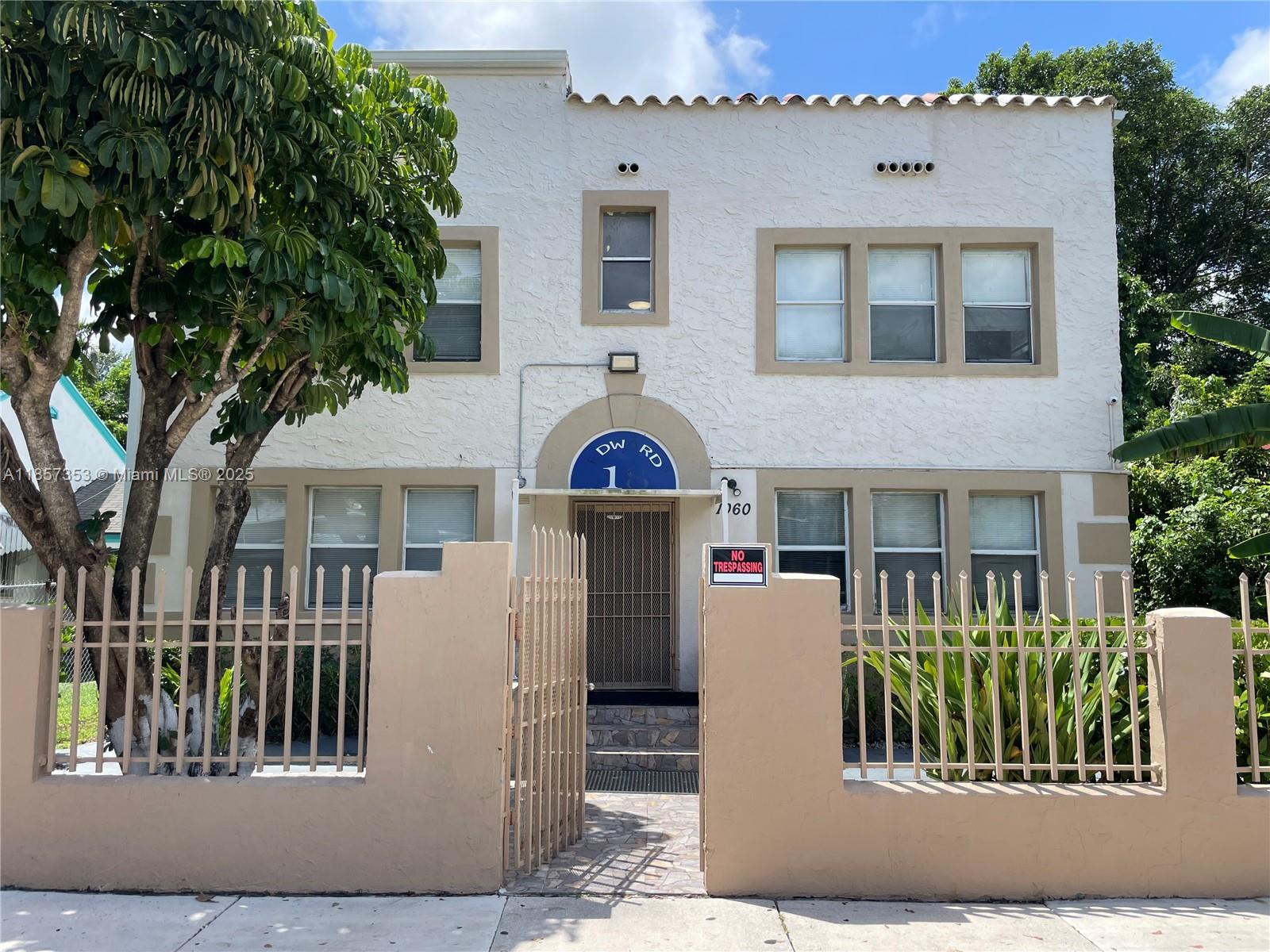 Move in ready 1 bedroom, 1 bathroom apartment. Location makes for easy commute to Wynwood, Miami Beach, Miami Airport and Downtown. Small quite building. No pets. Easy move in process. Fast Approvals.