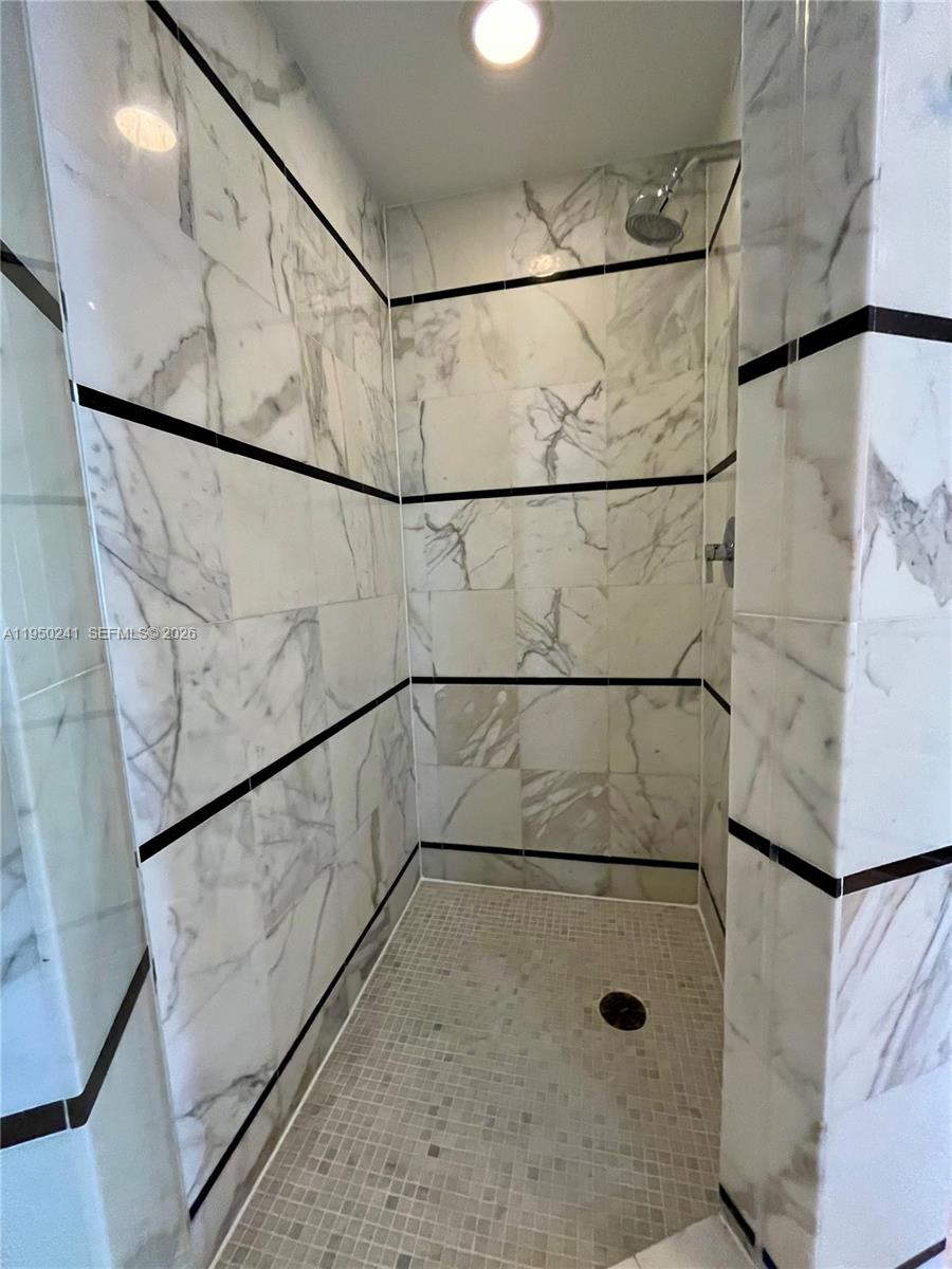 FONTAINEBLEAU III OCEAN C - Residential