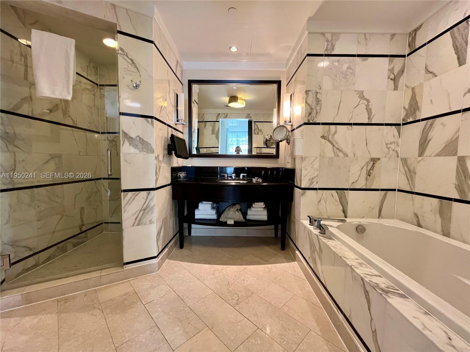 FONTAINEBLEAU III OCEAN C - Residential