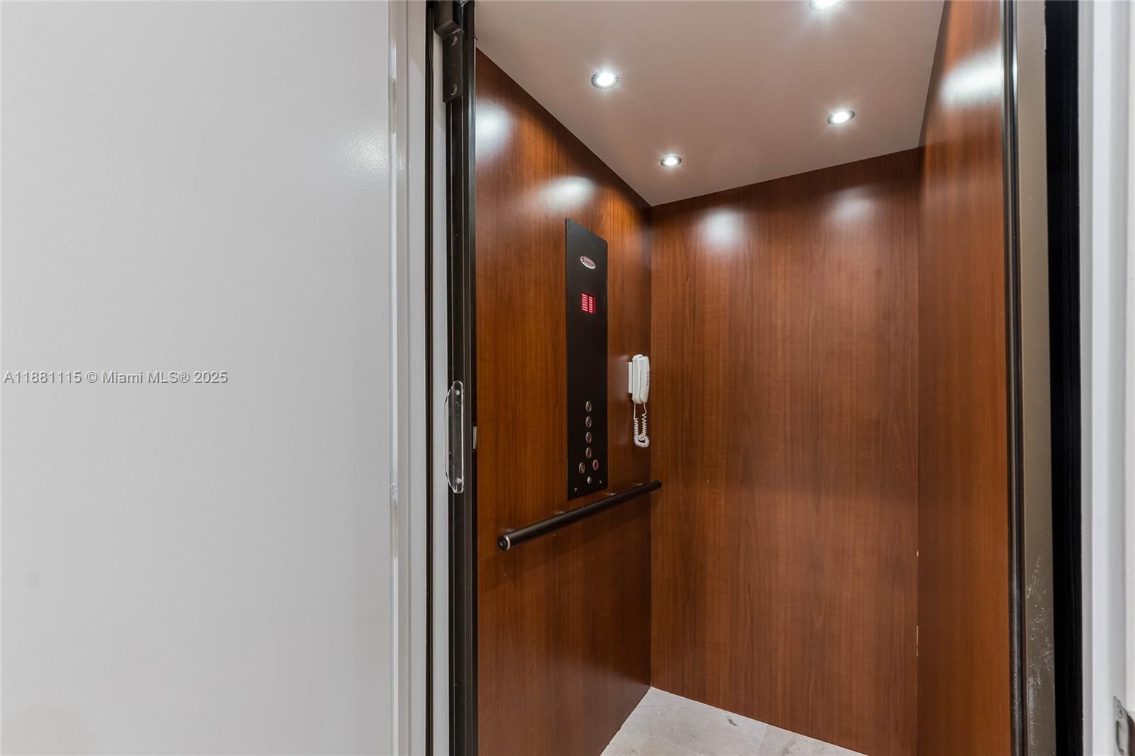 Madeira Townhomes - Residential