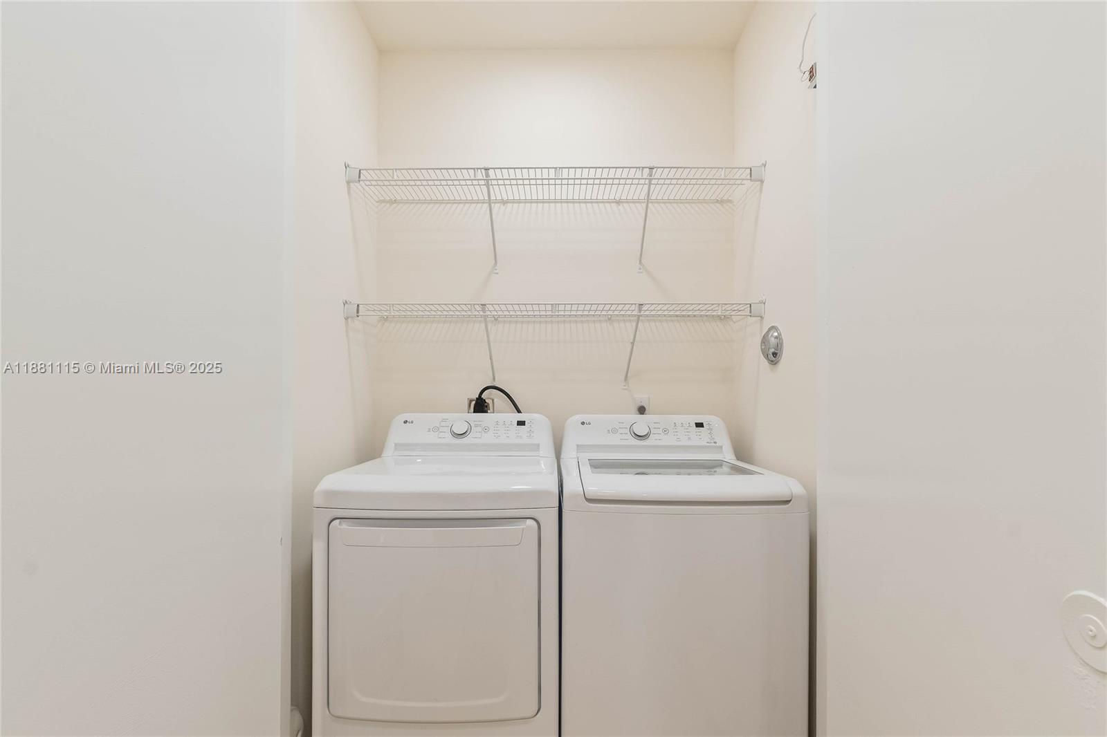 Madeira Townhomes - Residential