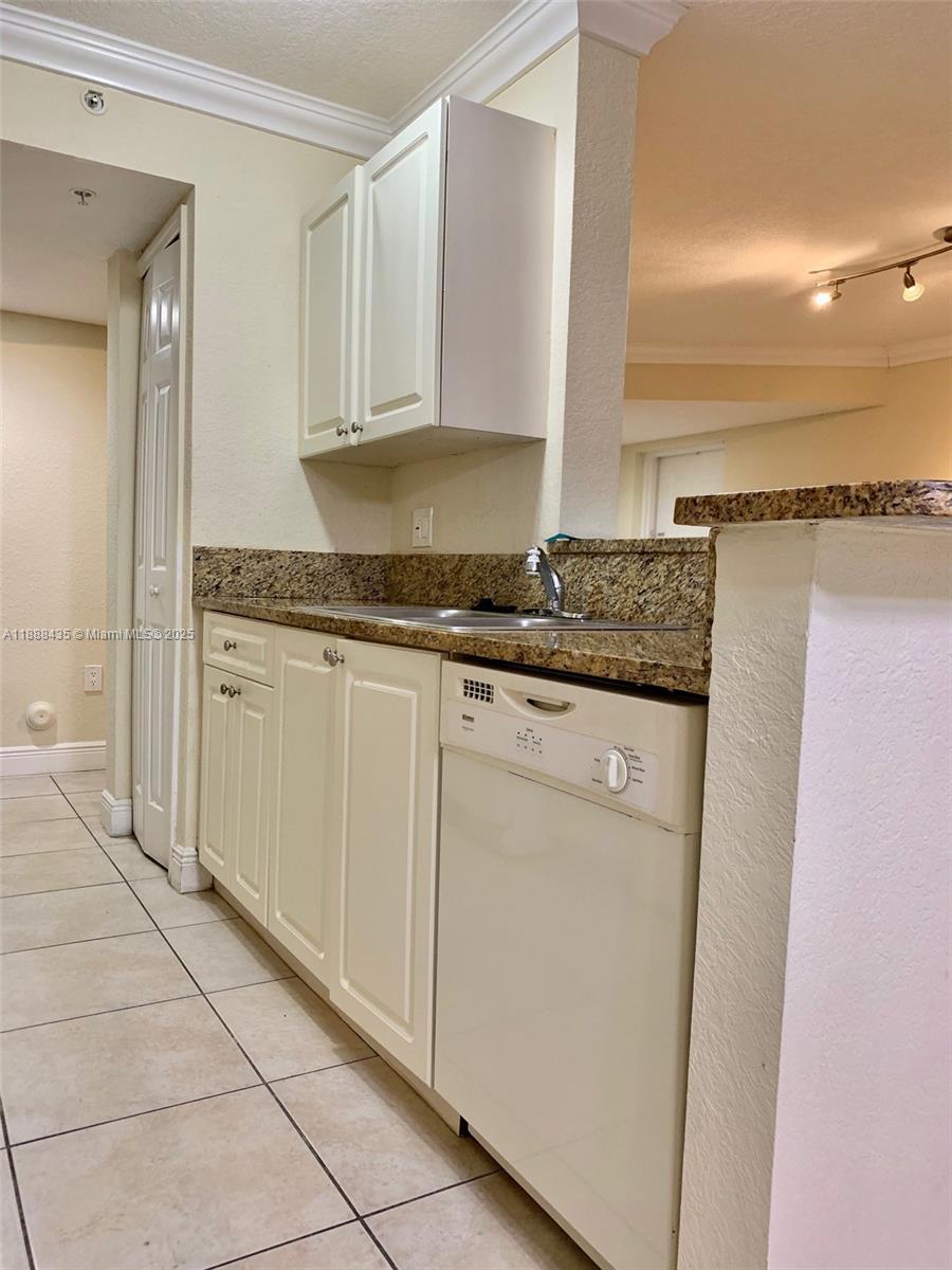 BREEZE OF GALLOWAY CONDO - Residential Lease