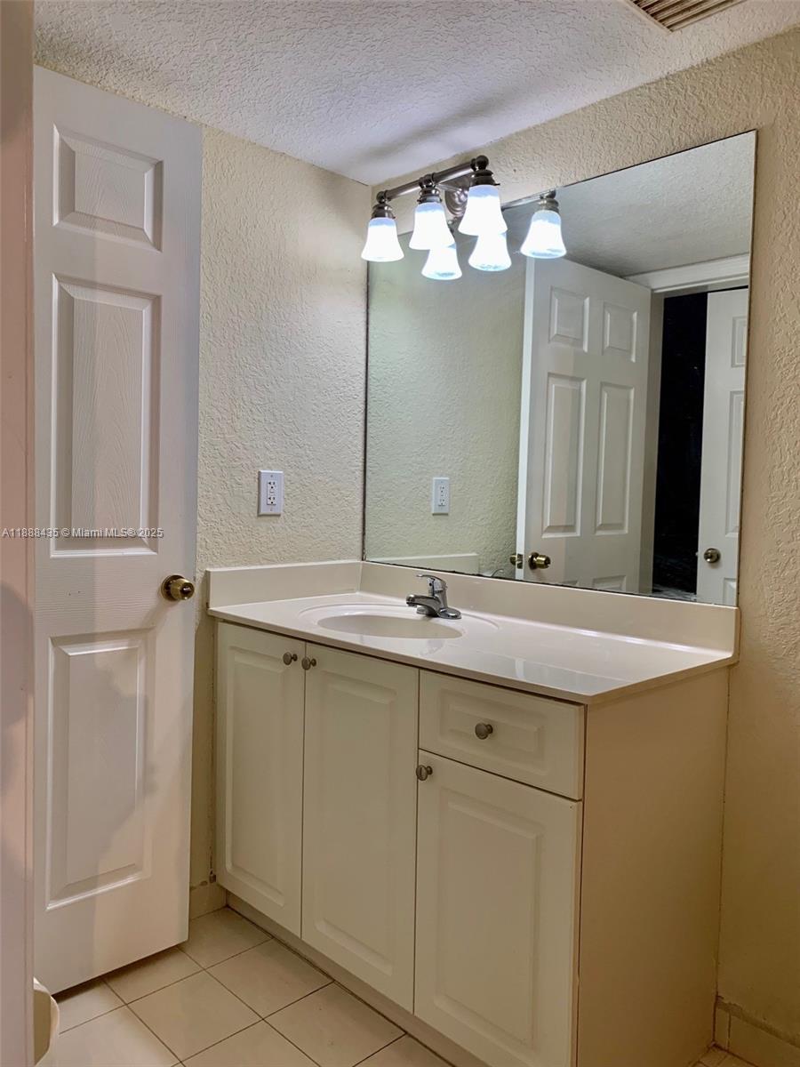 BREEZE OF GALLOWAY CONDO - Residential Lease