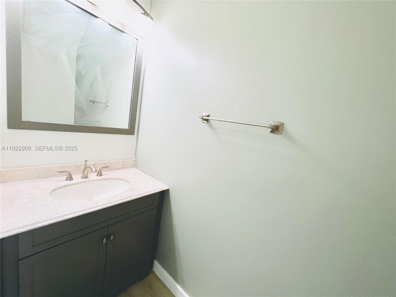 SECTORS 3 & 4 BOUNDARY PL - Residential Lease